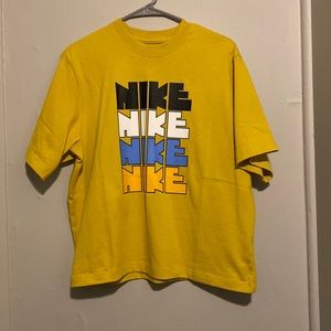 BRAND NEW NIKE LOOSE TEE SIZE M| ONLY WORN ONCE!!!!